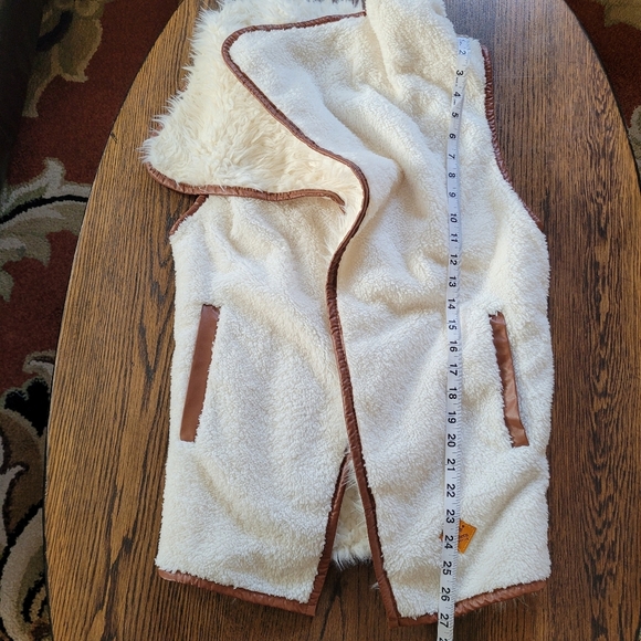Simply Southern Reversible Cream Color Sherpa Vest Size Women's Small NEW - Picture 8 of 10